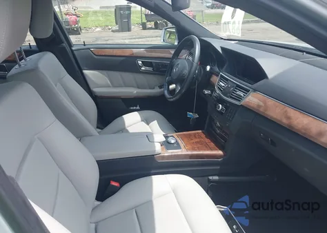 2011 Mercedes-Benz E 350 4Matic z USA, uszkodzony, nr VIN WDDHF8HB3BA496176